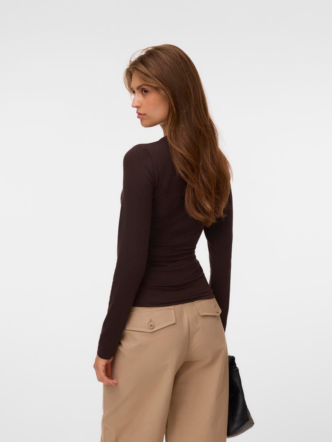 model_shot-back
